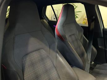 VOLKSWAGEN GOLF 2.0 TSI GTI