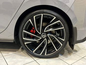 VOLKSWAGEN GOLF 2.0 TSI GTI