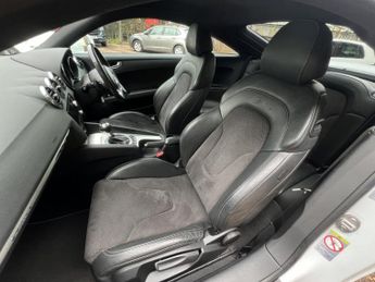 AUDI TT 2.0 TDI Black Edition