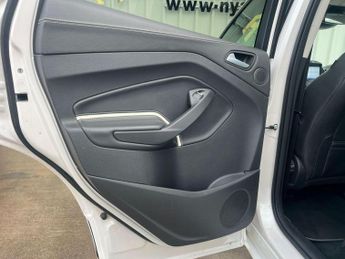 FORD KUGA 1.5T EcoBoost Vignale Auto AWD Euro 6 (s/s) 5dr