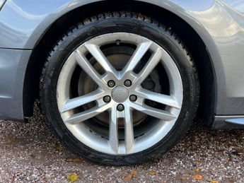 AUDI A4 AVANT 2.0 TDI S line