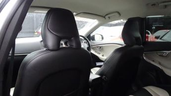 VOLVO V40 CROSS COUNTRY 1.6 Lux D2 (115hp)