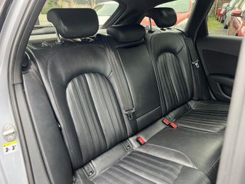 AUDI A6 AVANT 2.0 TDI Black Edition