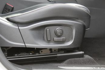 JAGUAR E-PACE 2.0 P300 MHEV 300 Sport