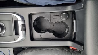 LAND ROVER DISCOVERY SPORT 2.0 TD4 HSE Dynamic Lux