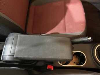 VOLKSWAGEN BEETLE 2.0 TDI BlueMotion Tech Design Cabriolet Euro 6 (s/s) 2dr