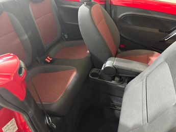 VOLKSWAGEN BEETLE 2.0 TDI BlueMotion Tech Design Cabriolet Euro 6 (s/s) 2dr