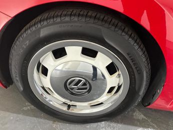 VOLKSWAGEN BEETLE 2.0 TDI BlueMotion Tech Design Cabriolet Euro 6 (s/s) 2dr