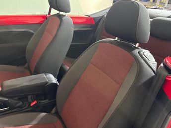 VOLKSWAGEN BEETLE 2.0 TDI BlueMotion Tech Design Cabriolet Euro 6 (s/s) 2dr