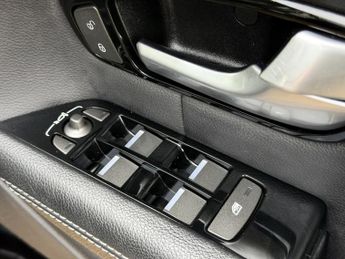 LAND ROVER RANGE ROVER EVOQUE 2.0 TD4 SE Tech SUV 5dr Diesel Auto 4WD Euro 6