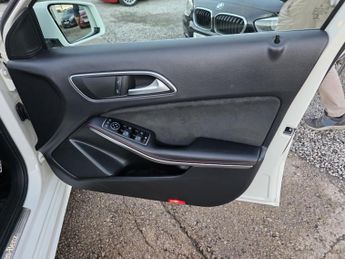 MERCEDES-BENZ A CLASS 2.1 A220d AMG Line