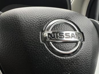 NISSAN NAVARA 2.3 dCi N-Guard