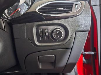 VAUXHALL ASTRA 1.6 CDTi BlueInjection SRi Euro 6 (s/s) 5dr