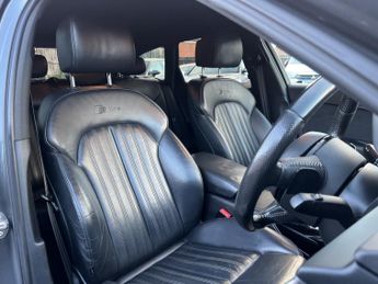 AUDI A6 AVANT 2.0 TDI ultra Black Edition