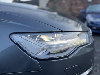 AUDI A6 AVANT 2.0 TDI ultra Black Edition