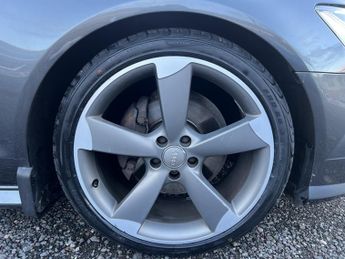 AUDI A6 AVANT 2.0 TDI ultra Black Edition