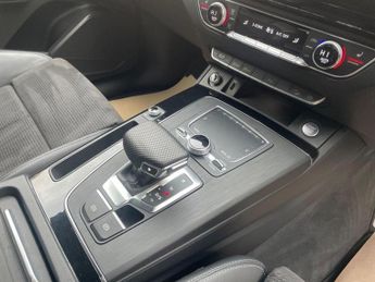 AUDI Q5 2.0 TDI 40 Black Edition S Tronic quattro Euro 6 (s/s) 5dr