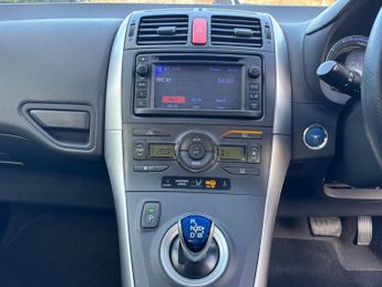 TOYOTA AURIS 1.8 VVT-h T Spirit