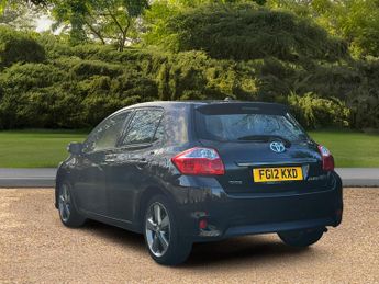 TOYOTA AURIS 1.8 VVT-h T Spirit