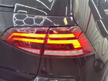 VOLKSWAGEN GOLF 2.0 TDI R-Line Edition DSG Euro 6 (s/s) 5dr