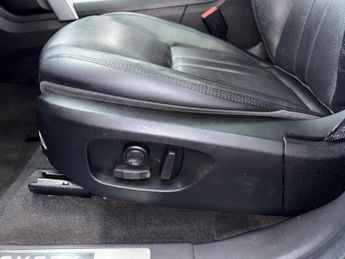 LAND ROVER DISCOVERY SPORT 2.0 TD4 HSE Black Auto 4WD Euro 6 (s/s) 5dr