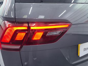 VOLKSWAGEN TIGUAN 2.0 TDI R-Line Edition DSG Euro 6 (s/s) 5dr