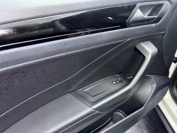 VOLKSWAGEN T-ROC 1.5 TSI R-Line DSG Euro 6 (s/s) 5dr