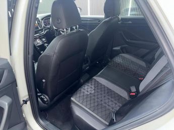 VOLKSWAGEN T-ROC 1.5 TSI R-Line DSG Euro 6 (s/s) 5dr