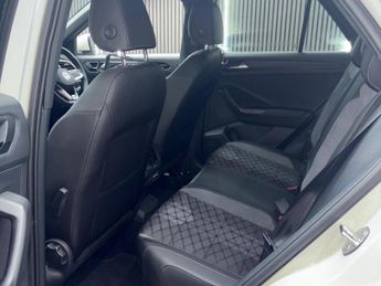 VOLKSWAGEN T-ROC 1.5 TSI R-Line DSG Euro 6 (s/s) 5dr