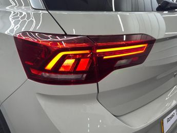 VOLKSWAGEN T-ROC 1.5 TSI R-Line DSG Euro 6 (s/s) 5dr