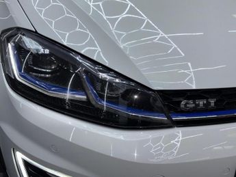 VOLKSWAGEN E-GOLF 35.8kWh e-Golf Auto 5dr