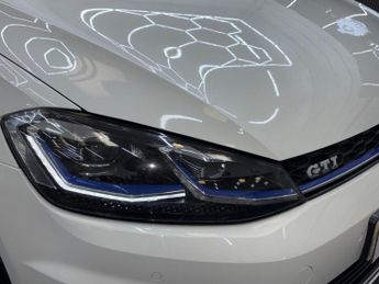 VOLKSWAGEN E-GOLF 35.8kWh e-Golf Auto 5dr