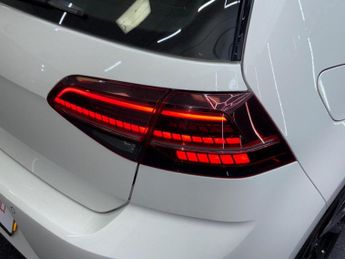 VOLKSWAGEN E-GOLF 35.8kWh e-Golf Auto 5dr