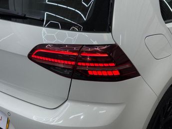 VOLKSWAGEN E-GOLF 35.8kWh e-Golf Auto 5dr