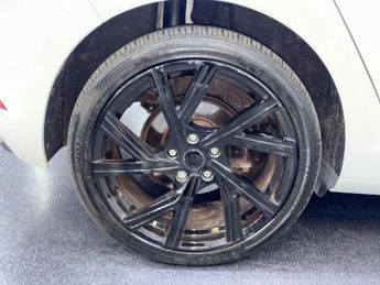 VOLKSWAGEN E-GOLF 35.8kWh e-Golf Auto 5dr