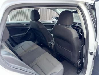 VOLKSWAGEN E-GOLF 35.8kWh e-Golf Auto 5dr