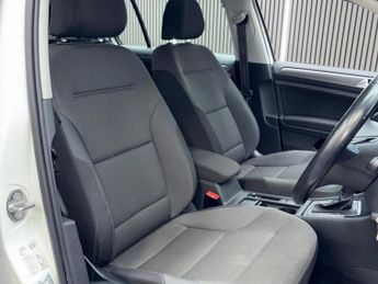 VOLKSWAGEN E-GOLF 35.8kWh e-Golf Auto 5dr