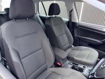 VOLKSWAGEN GOLF 35.8kWh e-Golf Auto 5dr