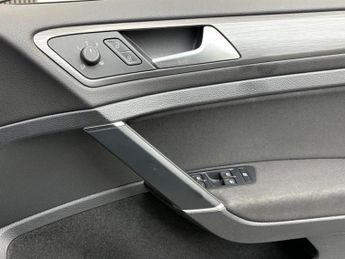 VOLKSWAGEN GOLF 35.8kWh e-Golf Auto 5dr