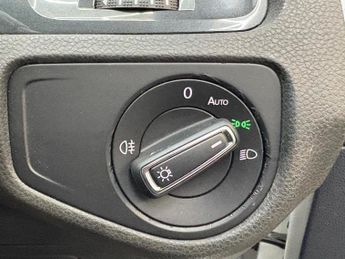 VOLKSWAGEN E-GOLF 35.8kWh e-Golf Auto 5dr