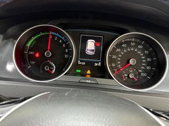 VOLKSWAGEN E-GOLF 35.8kWh e-Golf Auto 5dr