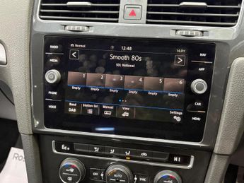 VOLKSWAGEN E-GOLF 35.8kWh e-Golf Auto 5dr