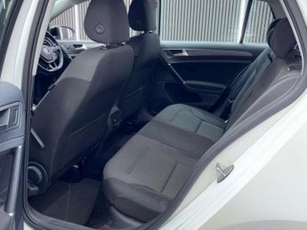 VOLKSWAGEN E-GOLF 35.8kWh e-Golf Auto 5dr