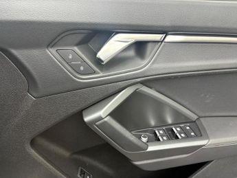 AUDI Q3 1.5 TFSI CoD 35 Black Edition S Tronic Euro 6 (s/s) 5dr