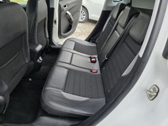 PEUGEOT 2008 1.6 e-HDi Allure