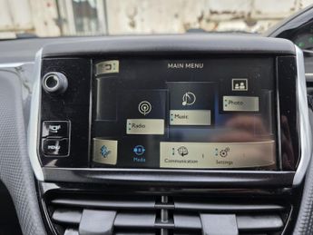 PEUGEOT 2008 1.6 e-HDi Allure