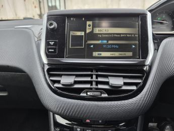 PEUGEOT 2008 1.6 e-HDi Allure