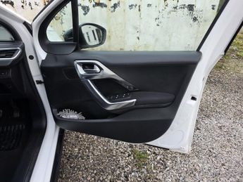 PEUGEOT 2008 1.6 e-HDi Allure