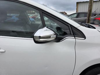 PEUGEOT 2008 1.6 e-HDi Allure