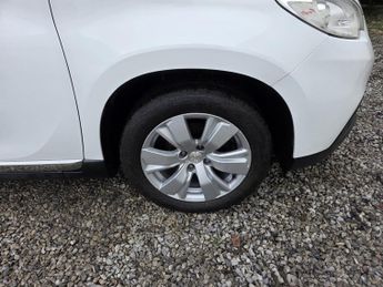 PEUGEOT 2008 1.6 e-HDi Allure